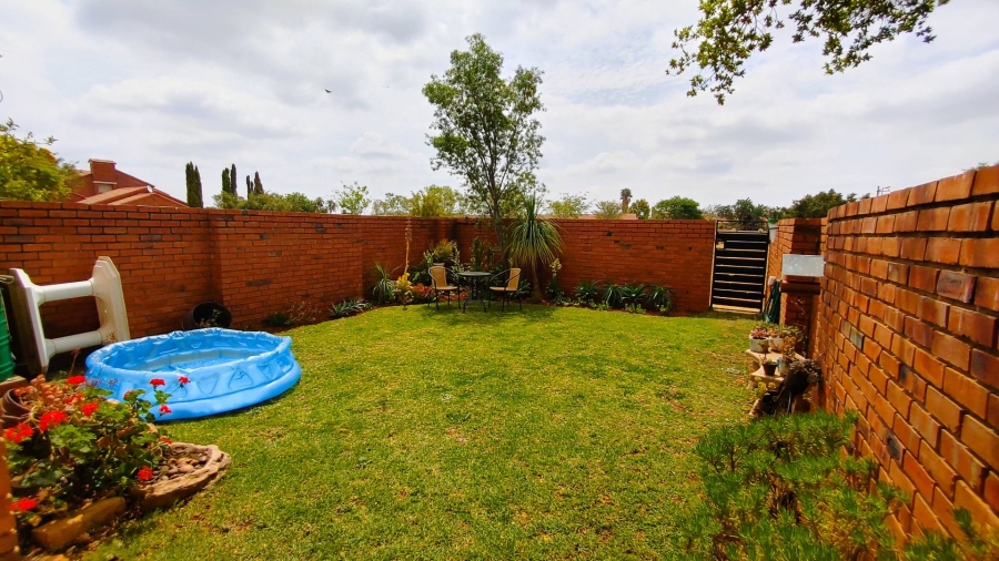 2 Bedroom Property for Sale in Mooikloof Gauteng
