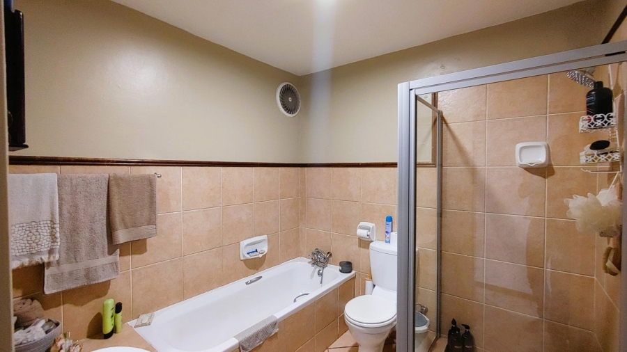 2 Bedroom Property for Sale in Mooikloof Gauteng