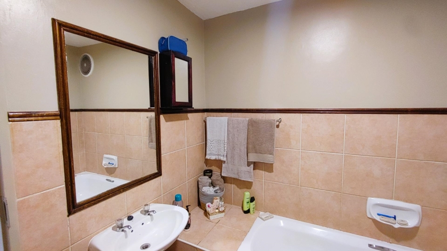 2 Bedroom Property for Sale in Mooikloof Gauteng