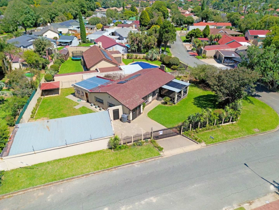 4 Bedroom Property for Sale in Allen Grove Gauteng