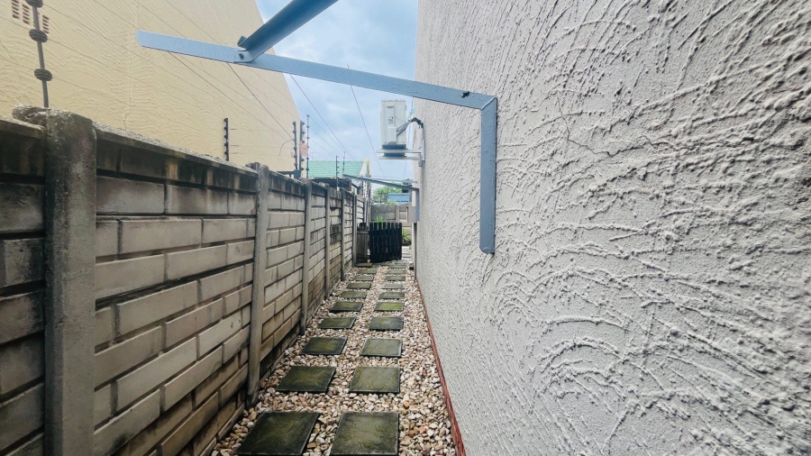 2 Bedroom Property for Sale in Lilianton Gauteng