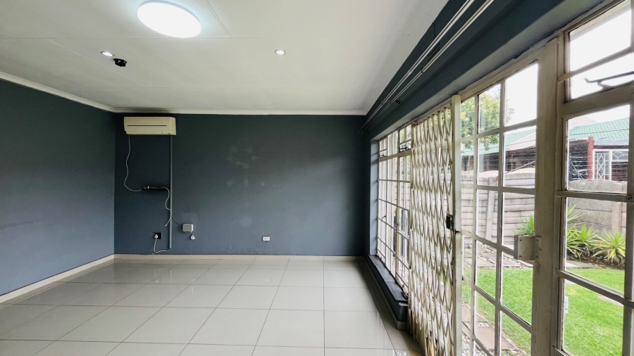 2 Bedroom Property for Sale in Lilianton Gauteng