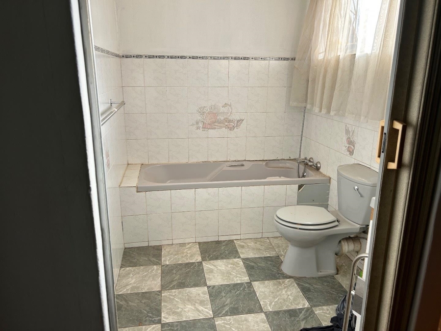 5 Bedroom Property for Sale in Pretoria Gardens Gauteng