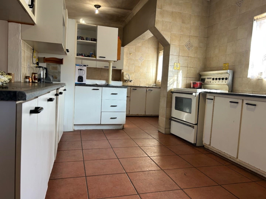 5 Bedroom Property for Sale in Pretoria Gardens Gauteng