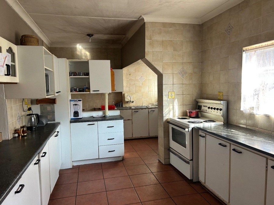 5 Bedroom Property for Sale in Pretoria Gardens Gauteng