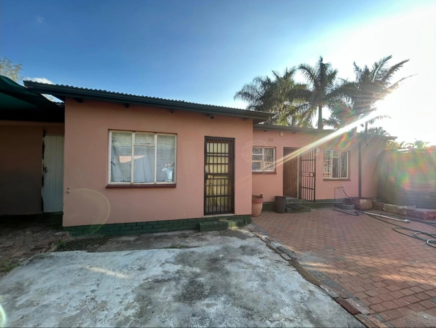 5 Bedroom Property for Sale in Pretoria Gardens Gauteng