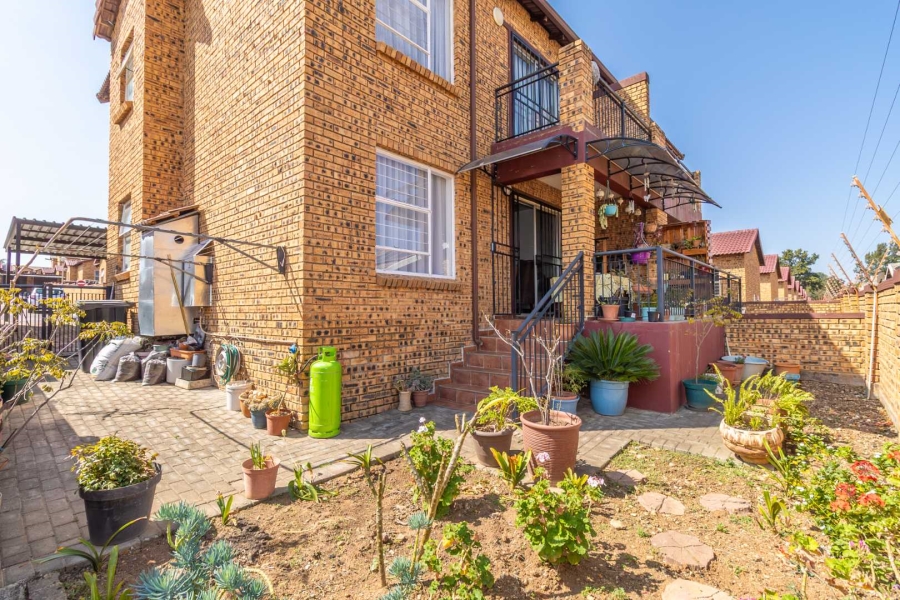 2 Bedroom Property for Sale in Honeydew Gauteng