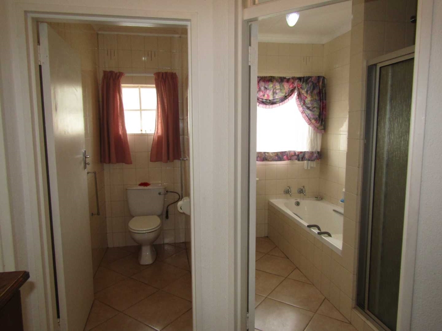 2 Bedroom Property for Sale in Helderkruin Gauteng