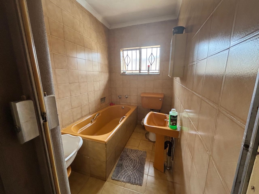 3 Bedroom Property for Sale in Protea North Gauteng