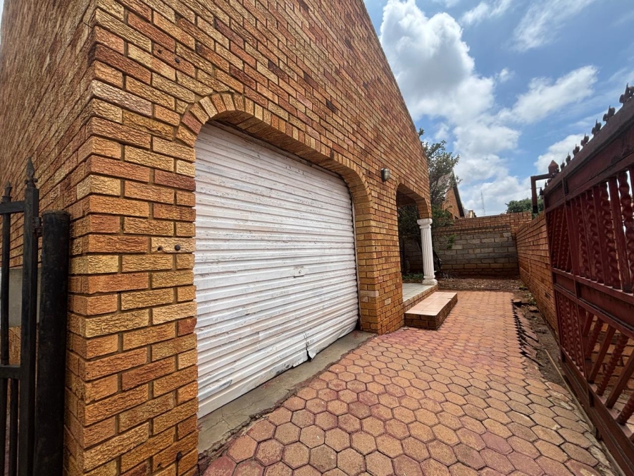 3 Bedroom Property for Sale in Protea North Gauteng