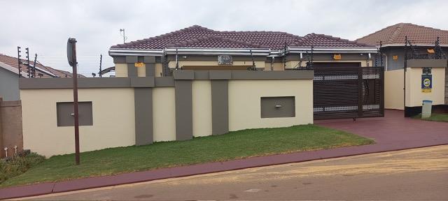3 Bedroom Property for Sale in Lenasia South Gauteng