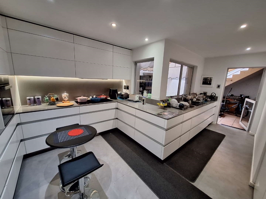 To Let 4 Bedroom Property for Rent in Northcliff Gauteng