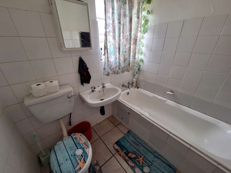 To Let 2 Bedroom Property for Rent in Weltevreden Park Gauteng