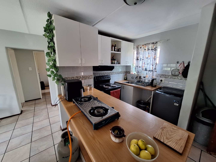 To Let 2 Bedroom Property for Rent in Weltevreden Park Gauteng