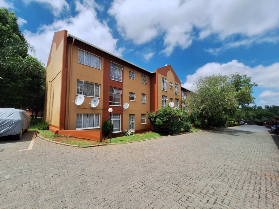 To Let 2 Bedroom Property for Rent in Weltevreden Park Gauteng