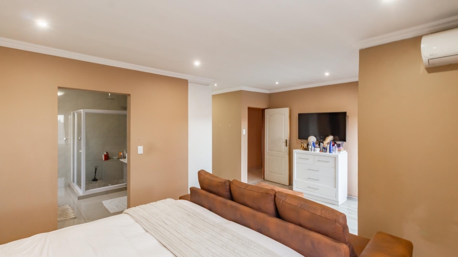 4 Bedroom Property for Sale in Thatchfield Estate Gauteng