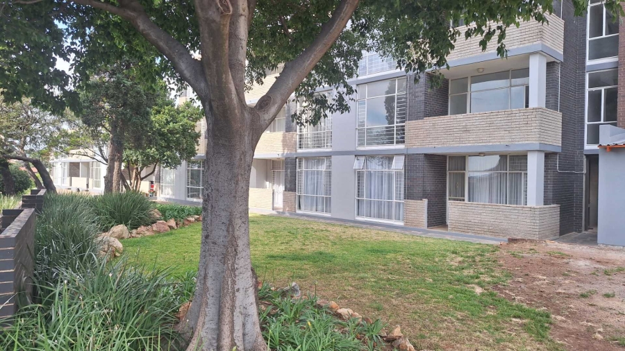 To Let 2 Bedroom Property for Rent in Honeyhills Gauteng