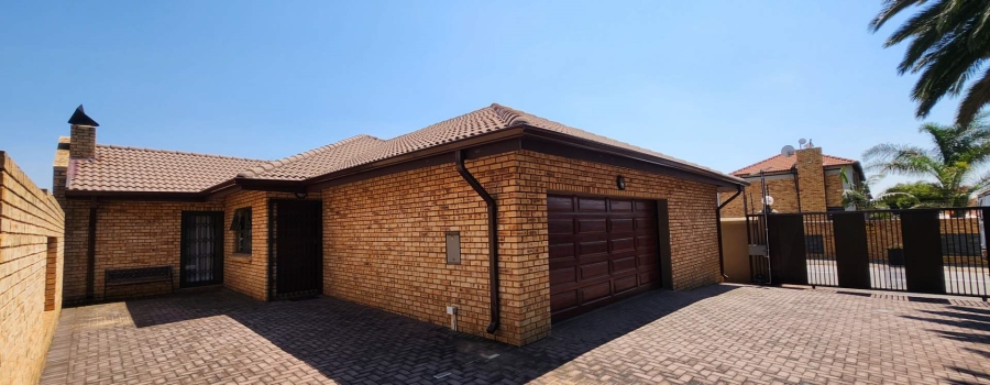 3 Bedroom Property for Sale in New Redruth Gauteng