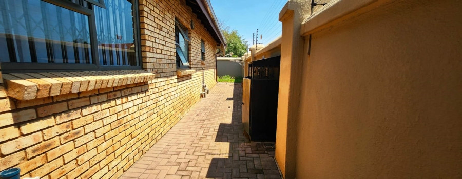 3 Bedroom Property for Sale in New Redruth Gauteng