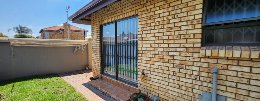 3 Bedroom Property for Sale in New Redruth Gauteng
