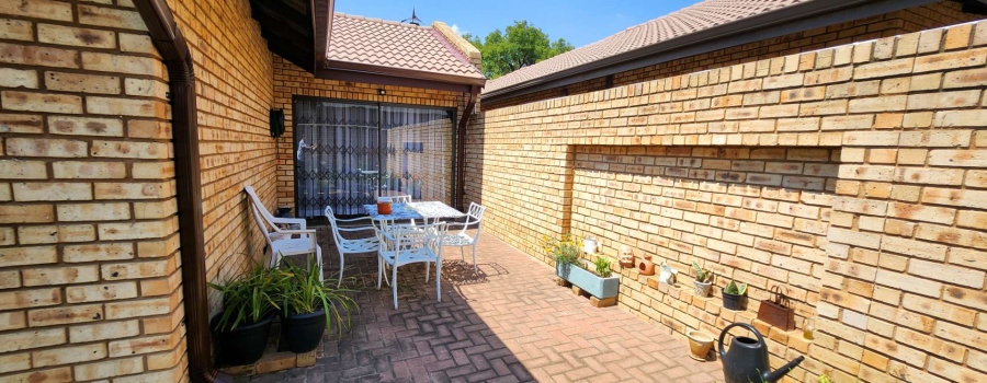 3 Bedroom Property for Sale in New Redruth Gauteng