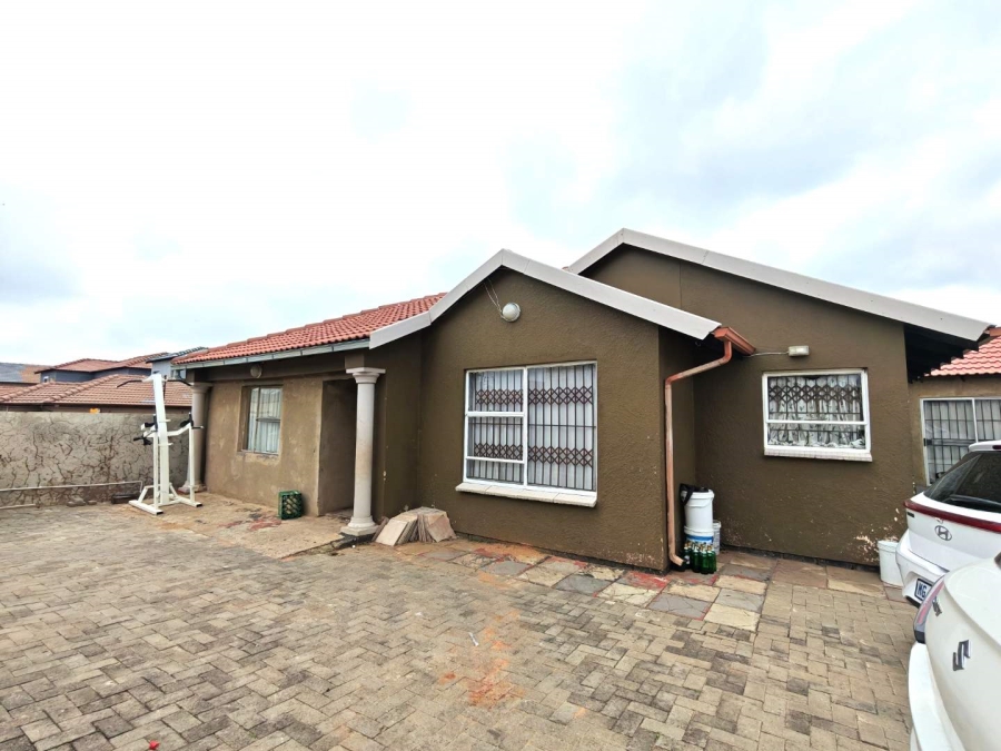 7 Bedroom Property for Sale in Cosmo City Gauteng