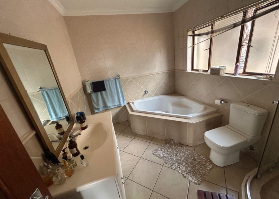 3 Bedroom Property for Sale in Mulbarton Gauteng