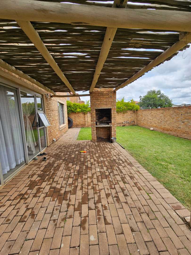 4 Bedroom Property for Sale in Theresa Park Gauteng