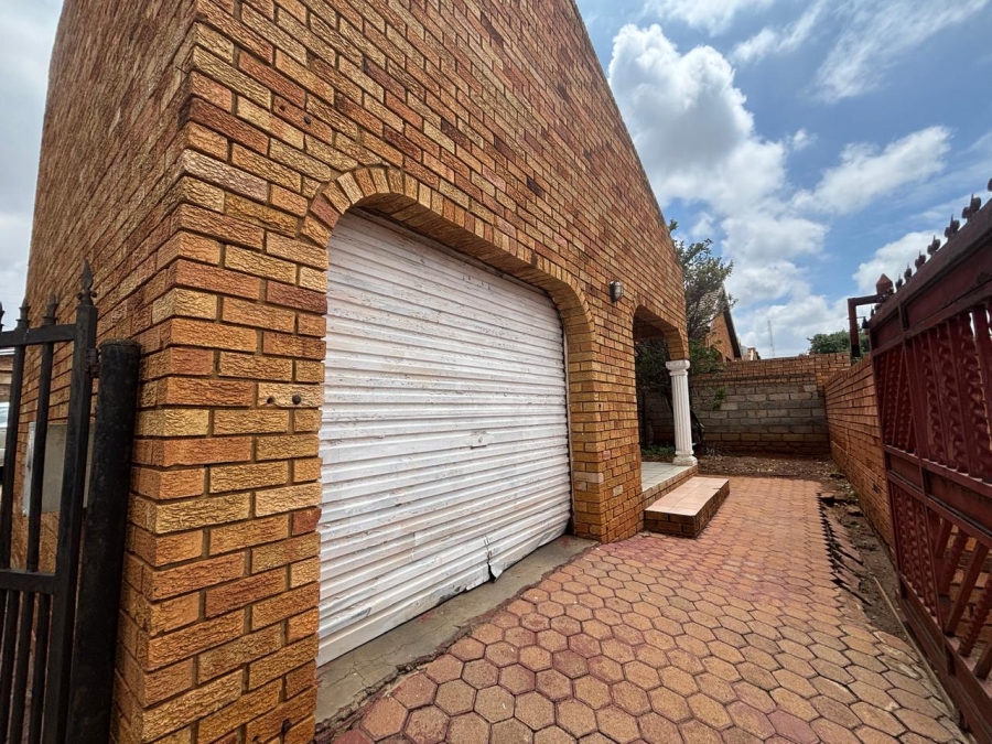 3 Bedroom Property for Sale in Protea North Gauteng