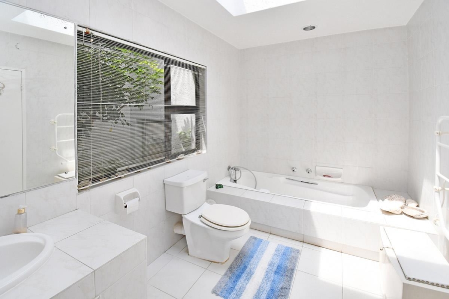 4 Bedroom Property for Sale in Benmore Gardens Gauteng