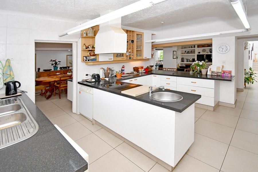 4 Bedroom Property for Sale in Benmore Gardens Gauteng