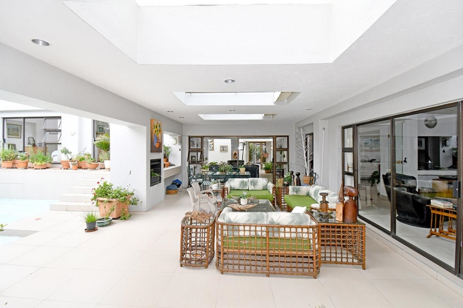 4 Bedroom Property for Sale in Benmore Gardens Gauteng