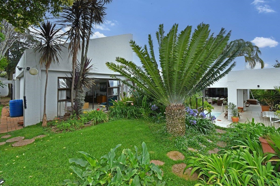 4 Bedroom Property for Sale in Benmore Gardens Gauteng