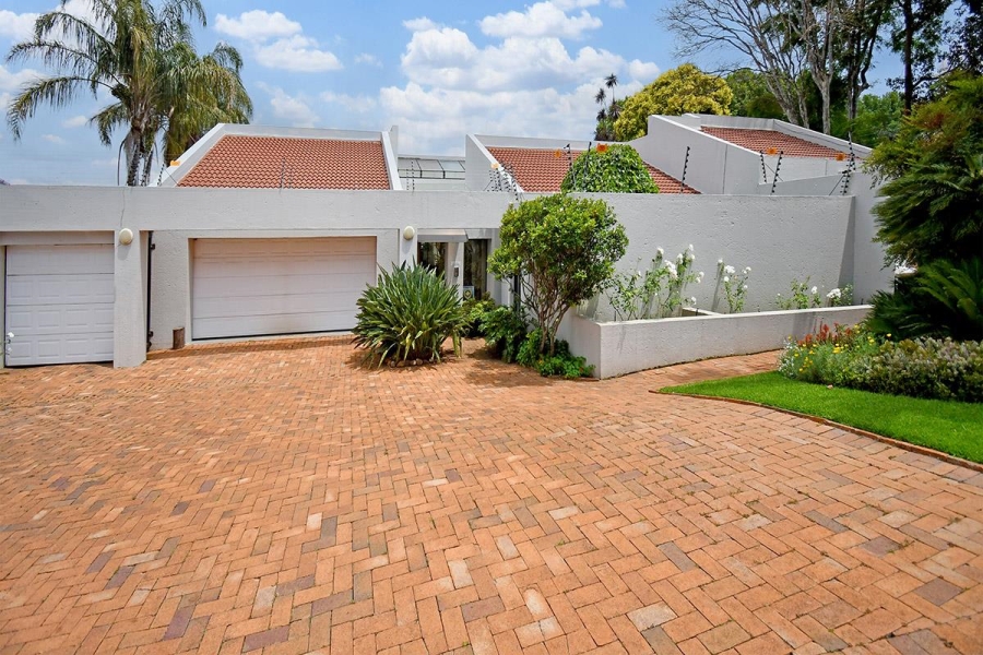 4 Bedroom Property for Sale in Benmore Gardens Gauteng