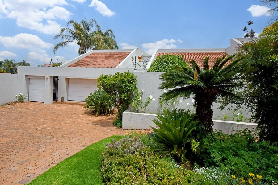 4 Bedroom Property for Sale in Benmore Gardens Gauteng