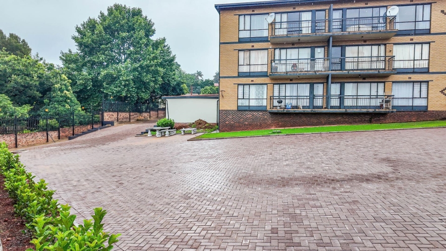 To Let 2 Bedroom Property for Rent in Kloofendal Gauteng