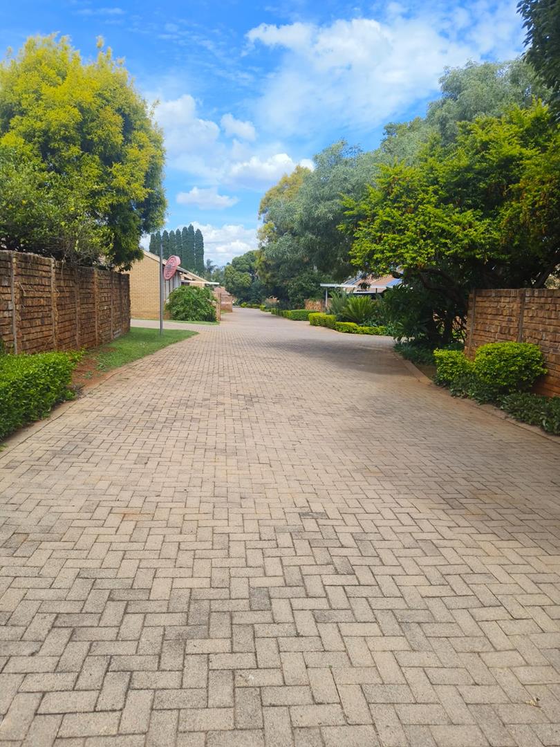 To Let 3 Bedroom Property for Rent in La Montagne Gauteng