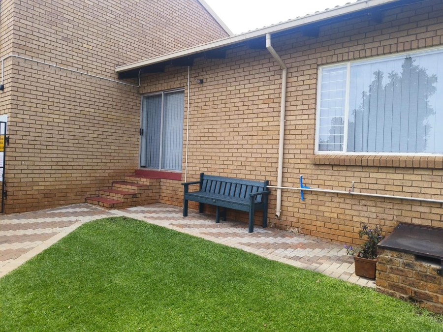 To Let 3 Bedroom Property for Rent in La Montagne Gauteng