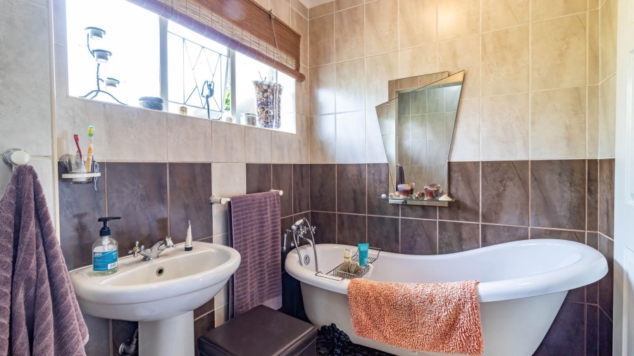 3 Bedroom Property for Sale in Mackenzie Park Gauteng