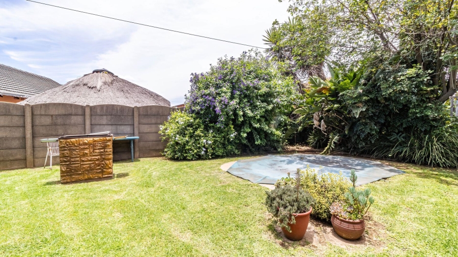 3 Bedroom Property for Sale in Mackenzie Park Gauteng