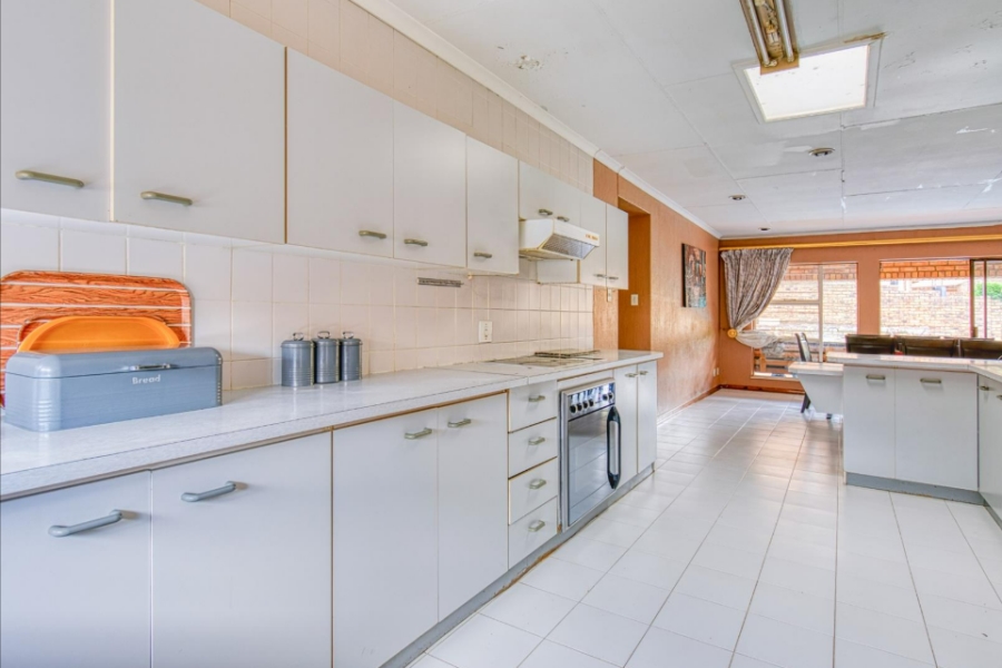 4 Bedroom Property for Sale in Bassonia Gauteng