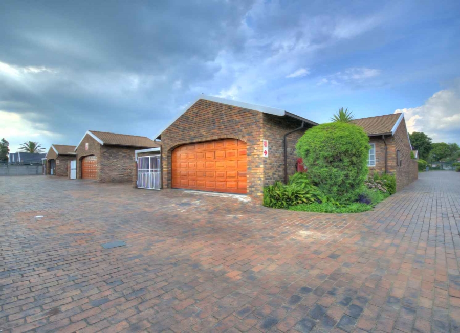 3 Bedroom Property for Sale in Brackenhurst Gauteng