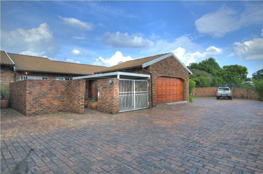 3 Bedroom Property for Sale in Brackenhurst Gauteng