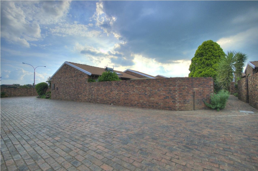 3 Bedroom Property for Sale in Brackenhurst Gauteng