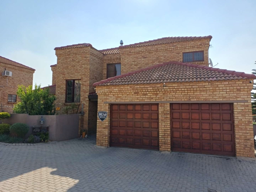 To Let 3 Bedroom Property for Rent in Ruimsig Gauteng
