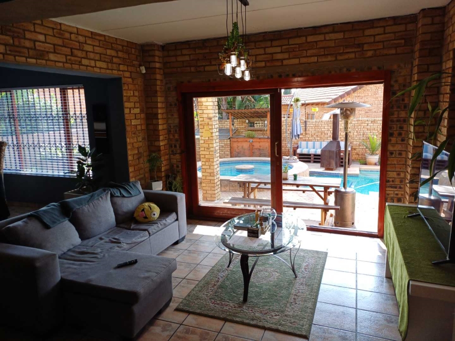 To Let 3 Bedroom Property for Rent in Ruimsig Gauteng