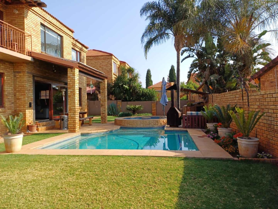 To Let 3 Bedroom Property for Rent in Ruimsig Gauteng