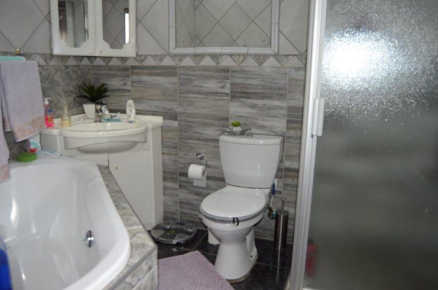 4 Bedroom Property for Sale in Esther Park Gauteng