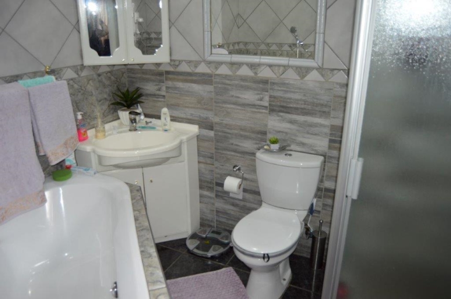 4 Bedroom Property for Sale in Esther Park Gauteng