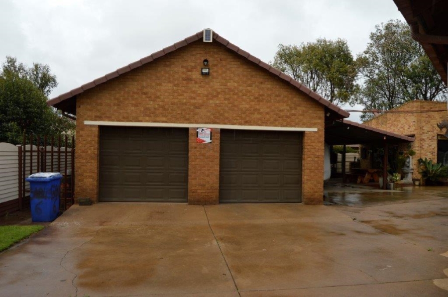 4 Bedroom Property for Sale in Esther Park Gauteng